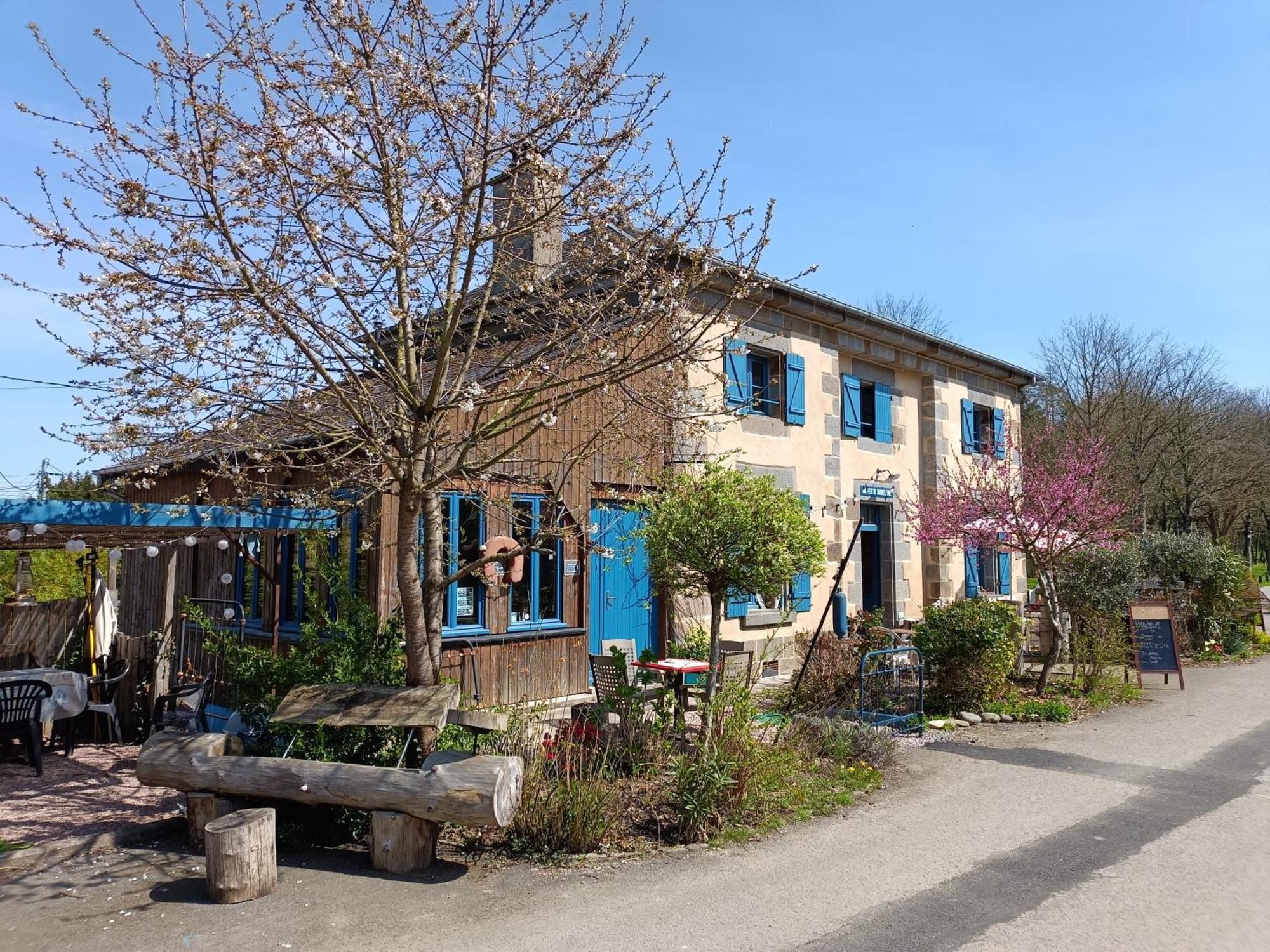 Ille Flottante, Maison Eclusiere Et Hebergements Insolites Sur Le Canal Hédé Exteriör bild