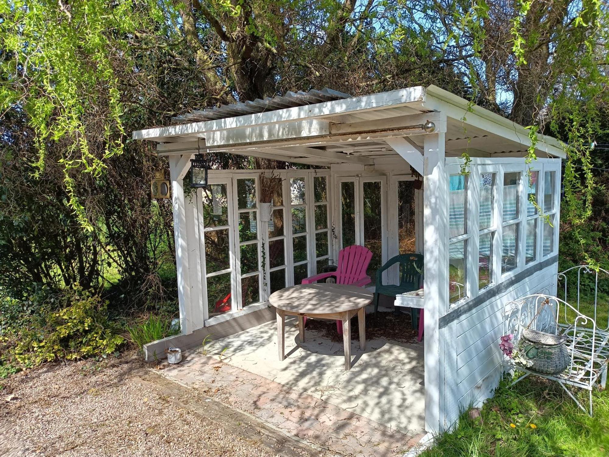 Ille Flottante, Maison Eclusiere Et Hebergements Insolites Sur Le Canal Hédé Exteriör bild
