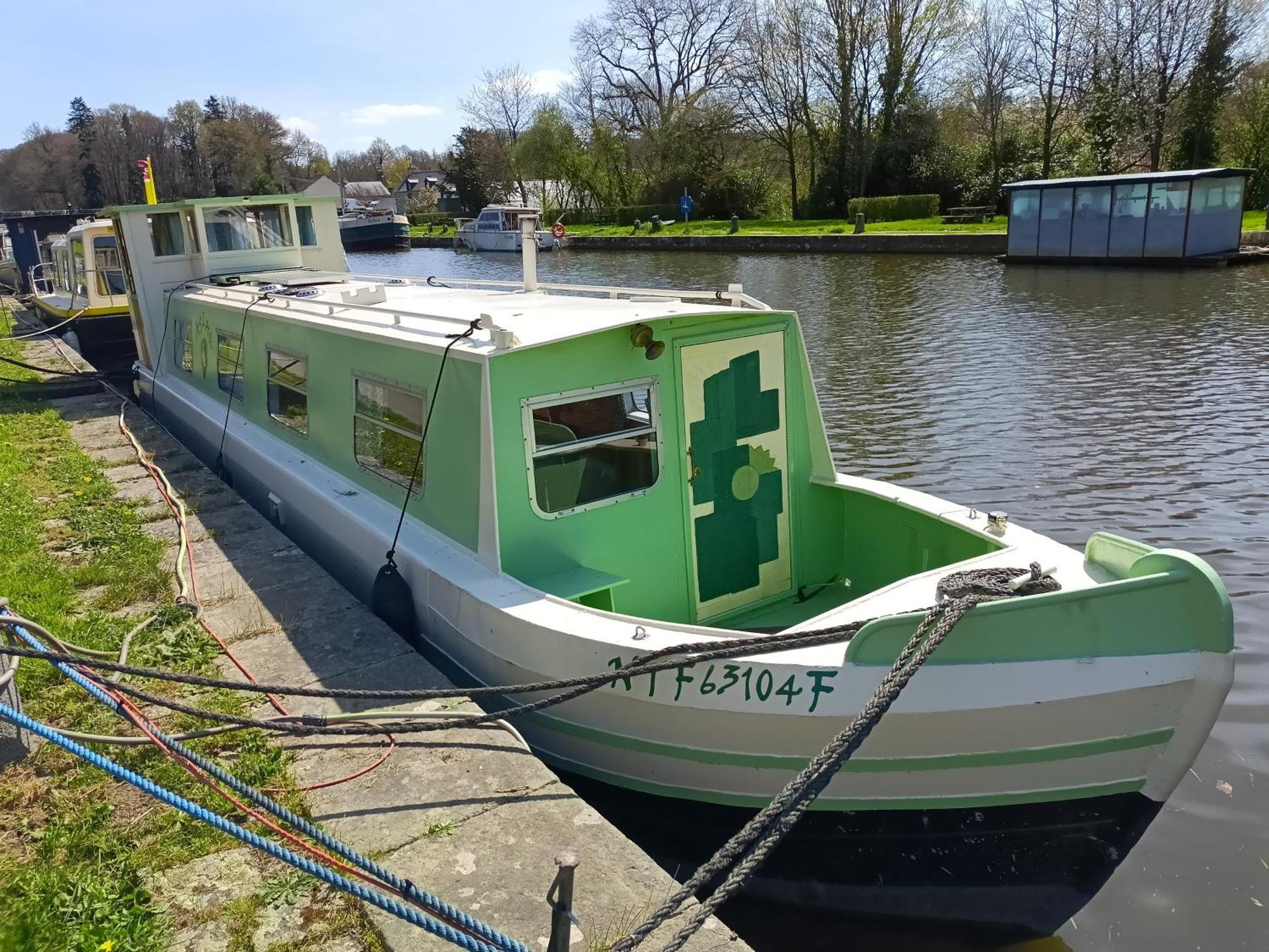 Ille Flottante, Maison Eclusiere Et Hebergements Insolites Sur Le Canal Hédé Exteriör bild